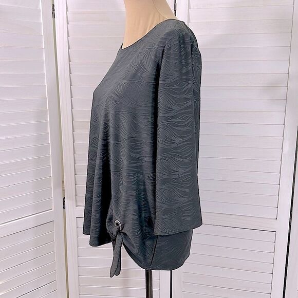 Chico’s Easywear Top Size 2 (12) Gray Textured Fabric - Picture 6 of 15